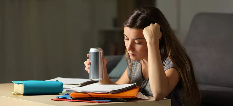 Periodo de exámenes: riesgo del uso de bebidas energéticas y remedios para la concentración