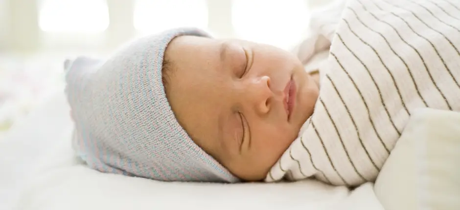 ¿Tu recién nacido hace pausas al respirar? Podría ser apnea neonatal