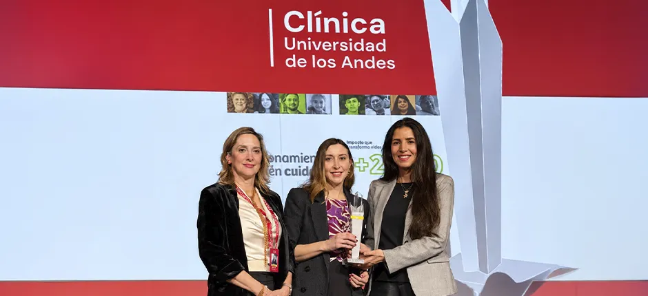 Clínica Uandes obtiene EIKON Plata 2026 por su campaña “Tu estacionamiento también cuida”
