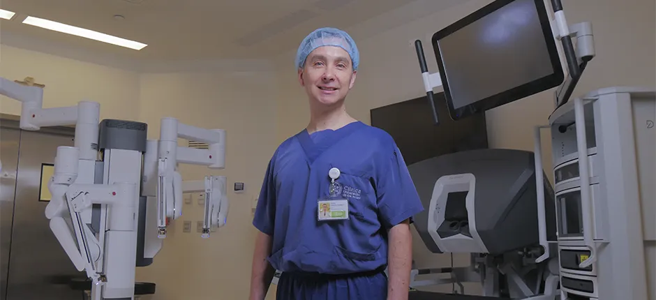 Dr. Rubén Olivares asume como jefe del Centro de Cirugía Robótica de Clínica Universidad de los Andes